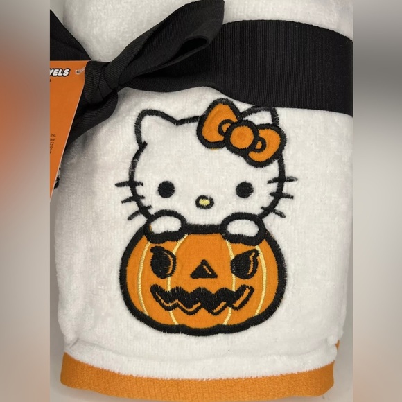 Hello Kitty Halloween Pumpkin Hand Towels 2pk - Picture 4 of 5